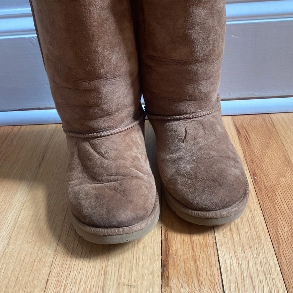 UGG Classic Tall Shearling Boots Chestnut Leather Suede Tall‎ Girls Boots Size 4